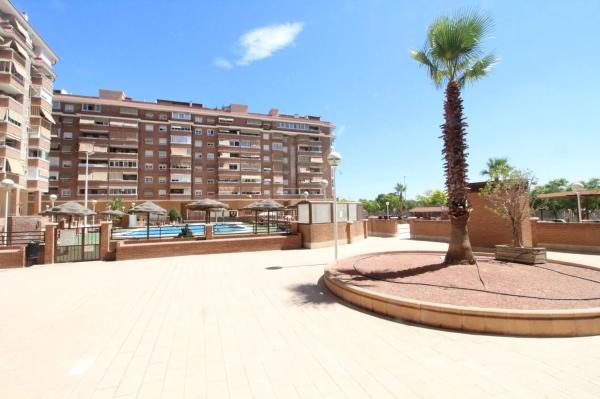 Piso en calle Río Turia, 23