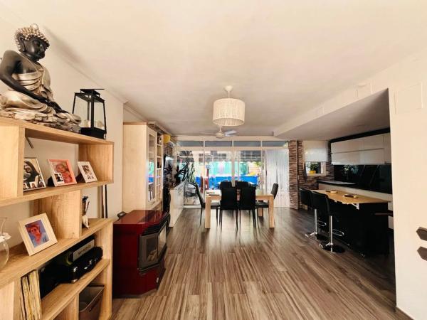 Chalet adosado en calle Perú