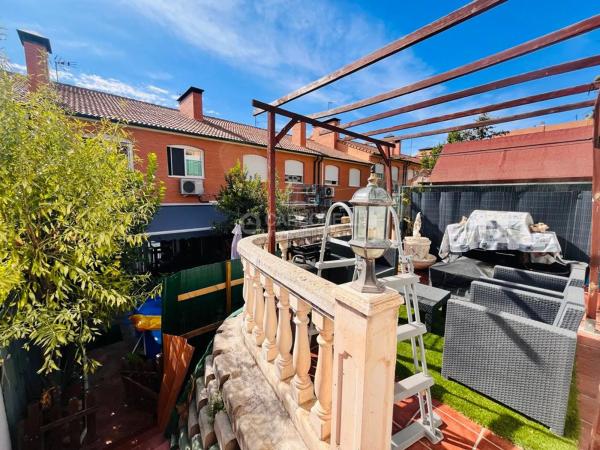 Chalet adosado en calle Perú