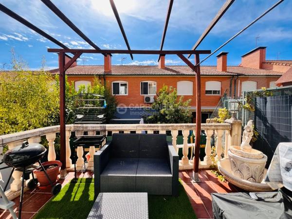 Chalet adosado en calle Perú