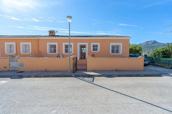 Casa independiente en calle los Robles