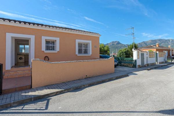 Casa independiente en calle los Robles