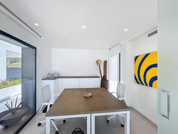 Casa independiente en calle Jazmines