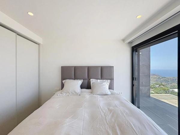 Casa independiente en calle Jazmines