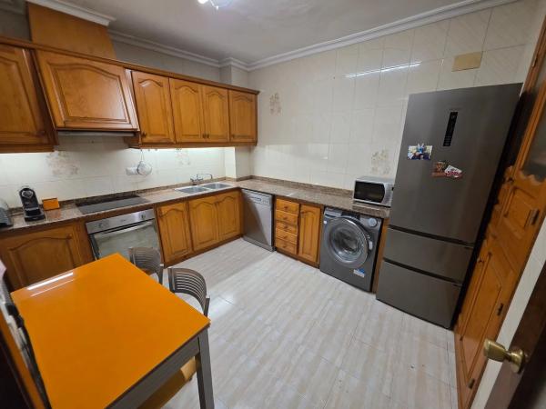 Chalet adosado en calle Santa Anna, 3