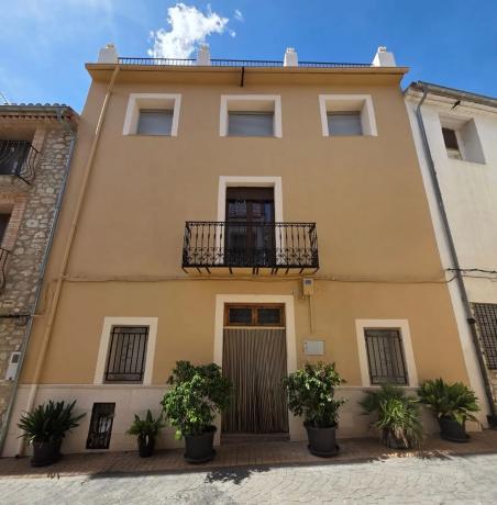 Chalet adosado en calle Santa Anna, 3