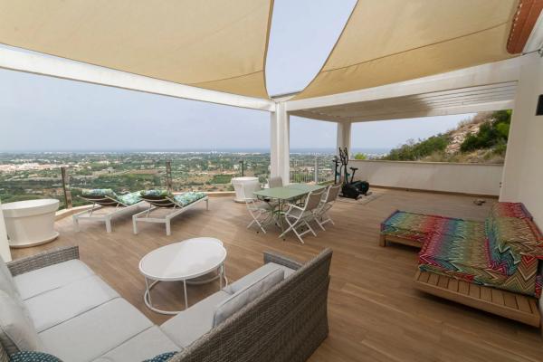 Casa independiente en calle Niobe