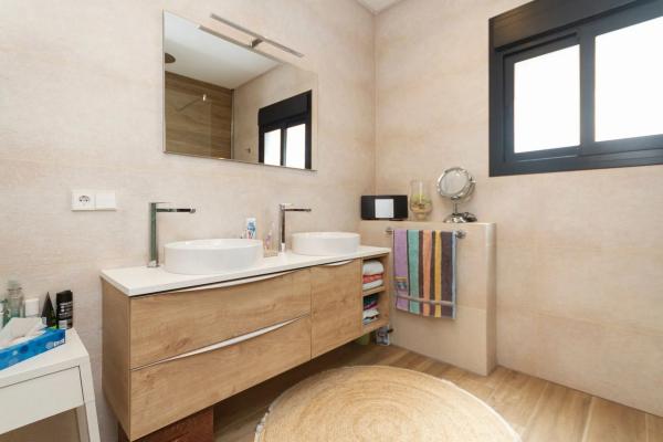 Casa independiente en calle Niobe