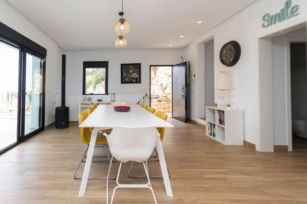 Casa independiente en calle Niobe