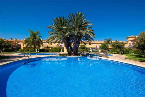 Chalet adosado en calle Bot