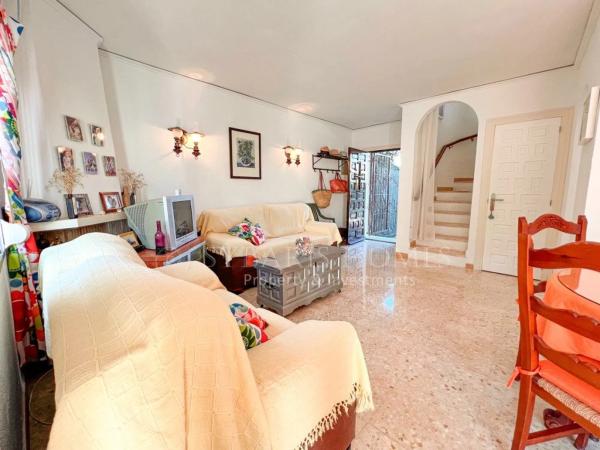 Chalet adosado en calle Òliba s/n