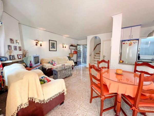 Chalet adosado en calle Òliba s/n