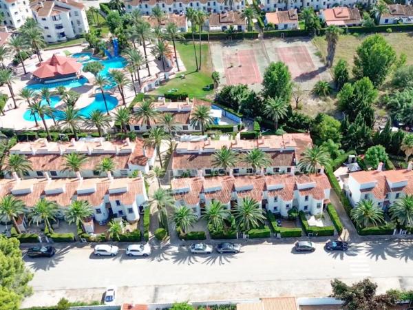 Chalet adosado en calle Òliba s/n