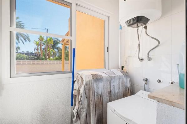 Chalet adosado en calle Bot