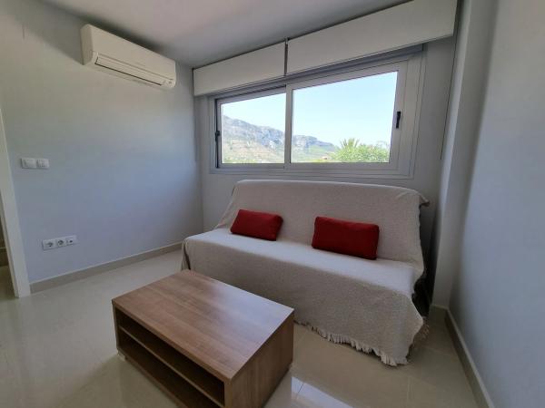 Chalet pareado en calle Drago, 2