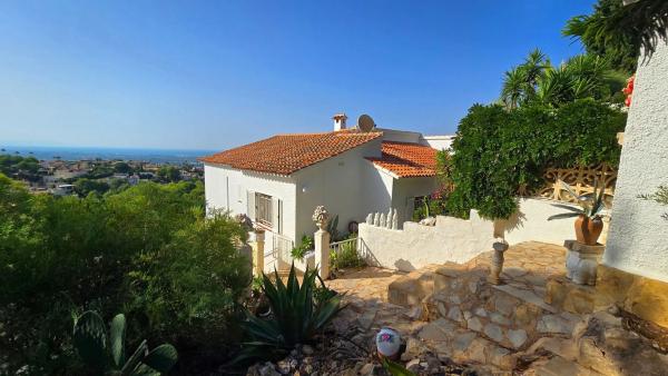 Casa independiente en calle Leto