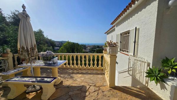 Casa independiente en calle Leto