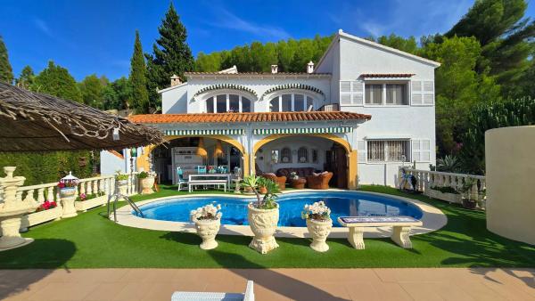 Casa independiente en calle Leto