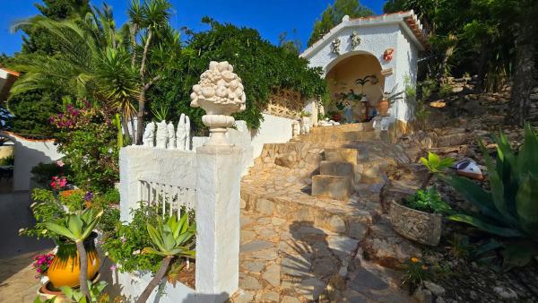 Casa independiente en calle Leto