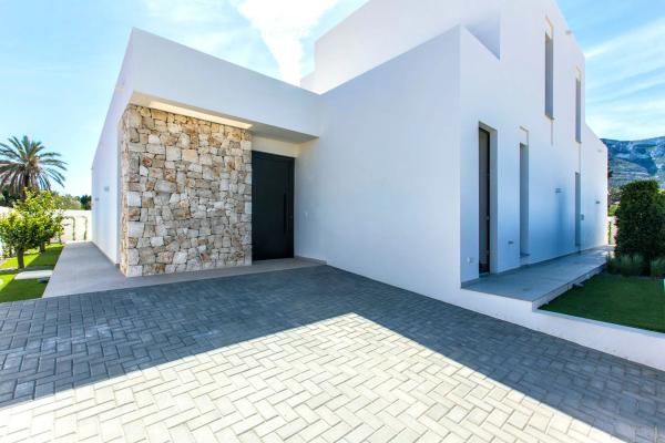 Chalet adosado en calle Tulipá