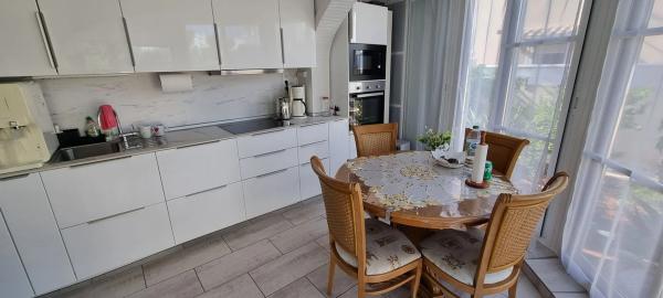 Casa independiente en calle Crises, 3