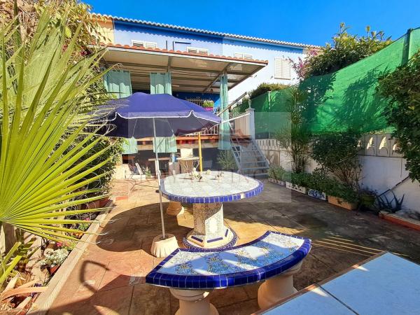 Chalet adosado en calle Girona, 8