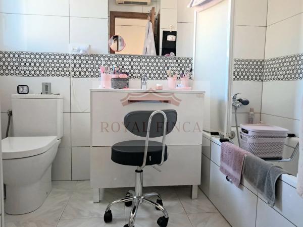 Chalet adosado en calle Girona, 8