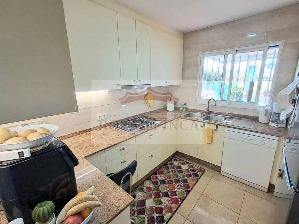 Chalet adosado en calle Girona, 8