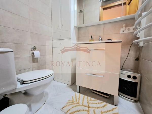 Chalet adosado en calle Girona, 8