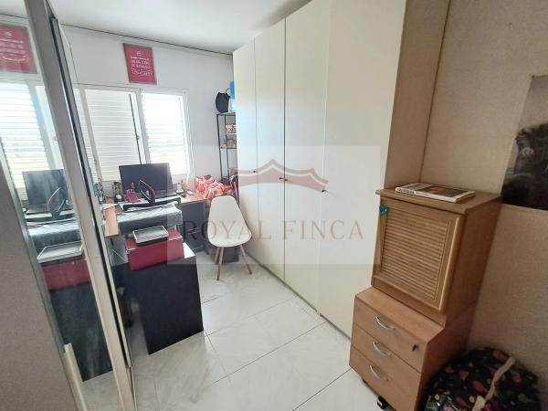 Chalet adosado en calle Girona, 8