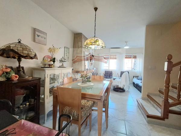 Chalet adosado en calle Girona, 8