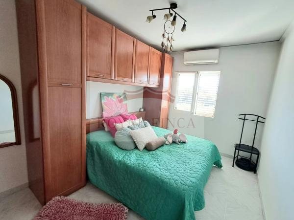 Chalet adosado en calle Girona, 8