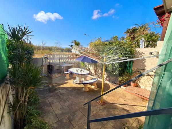 Chalet adosado en calle Girona, 8