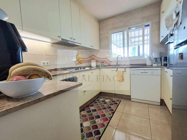 Chalet adosado en calle Girona, 8