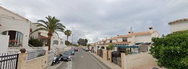 Casa independiente en calle Polop de la Marina