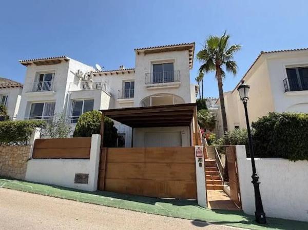 Casa independiente en calle Bélgica s/n