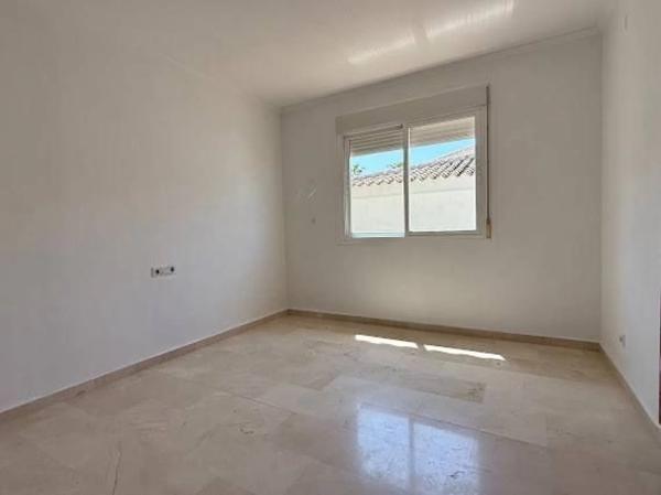 Casa independiente en calle Bélgica s/n