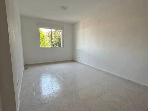 Casa independiente en calle Bélgica s/n