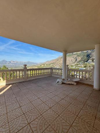 Casa independiente en avenida Europa