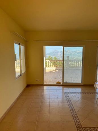 Casa independiente en avenida Europa