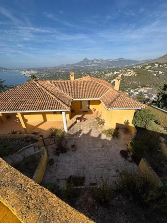 Casa independiente en avenida Europa