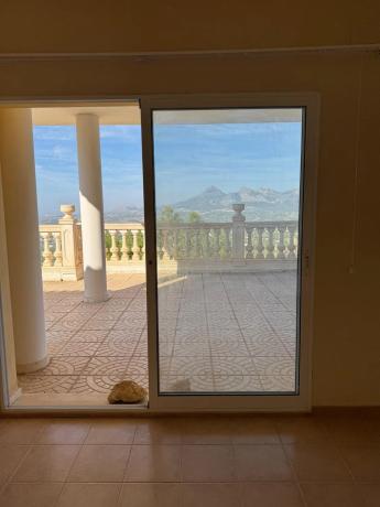 Casa independiente en avenida Europa