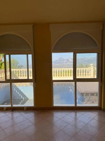 Casa independiente en avenida Europa