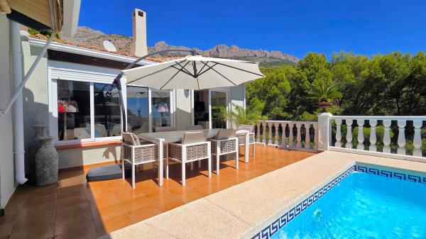 Casa independiente en calle Serrella