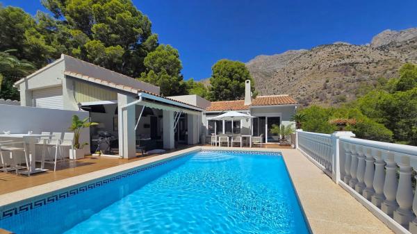 Casa independiente en calle Serrella