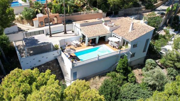 Casa independiente en calle Serrella