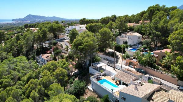 Casa independiente en calle Serrella