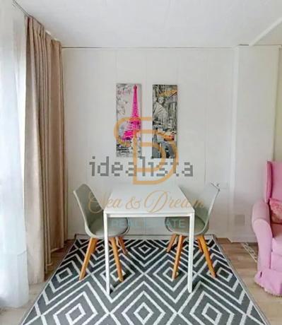 Estudio en avenida de Montecarlo, 12