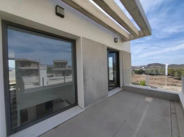 Casa independiente en calle Praga