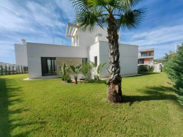 Casa independiente en calle Praga